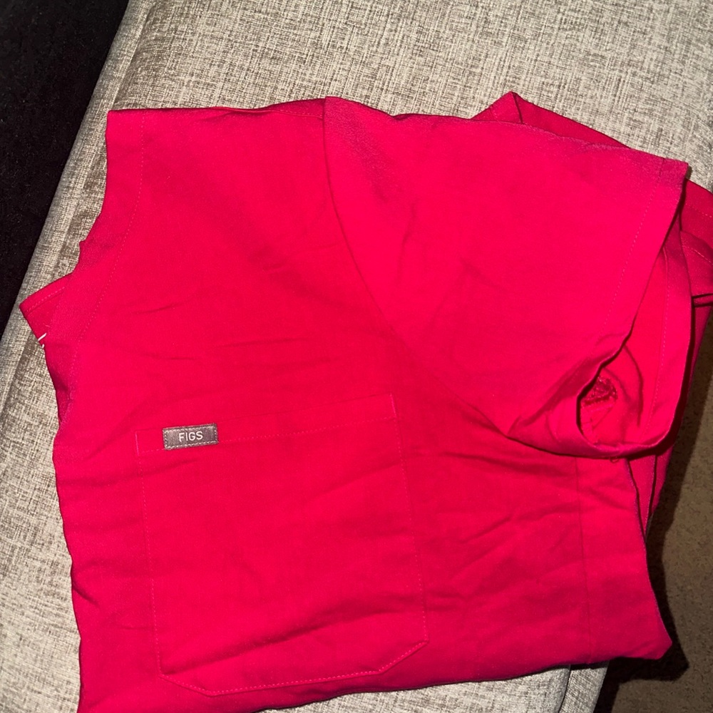 Figs pink scrub set